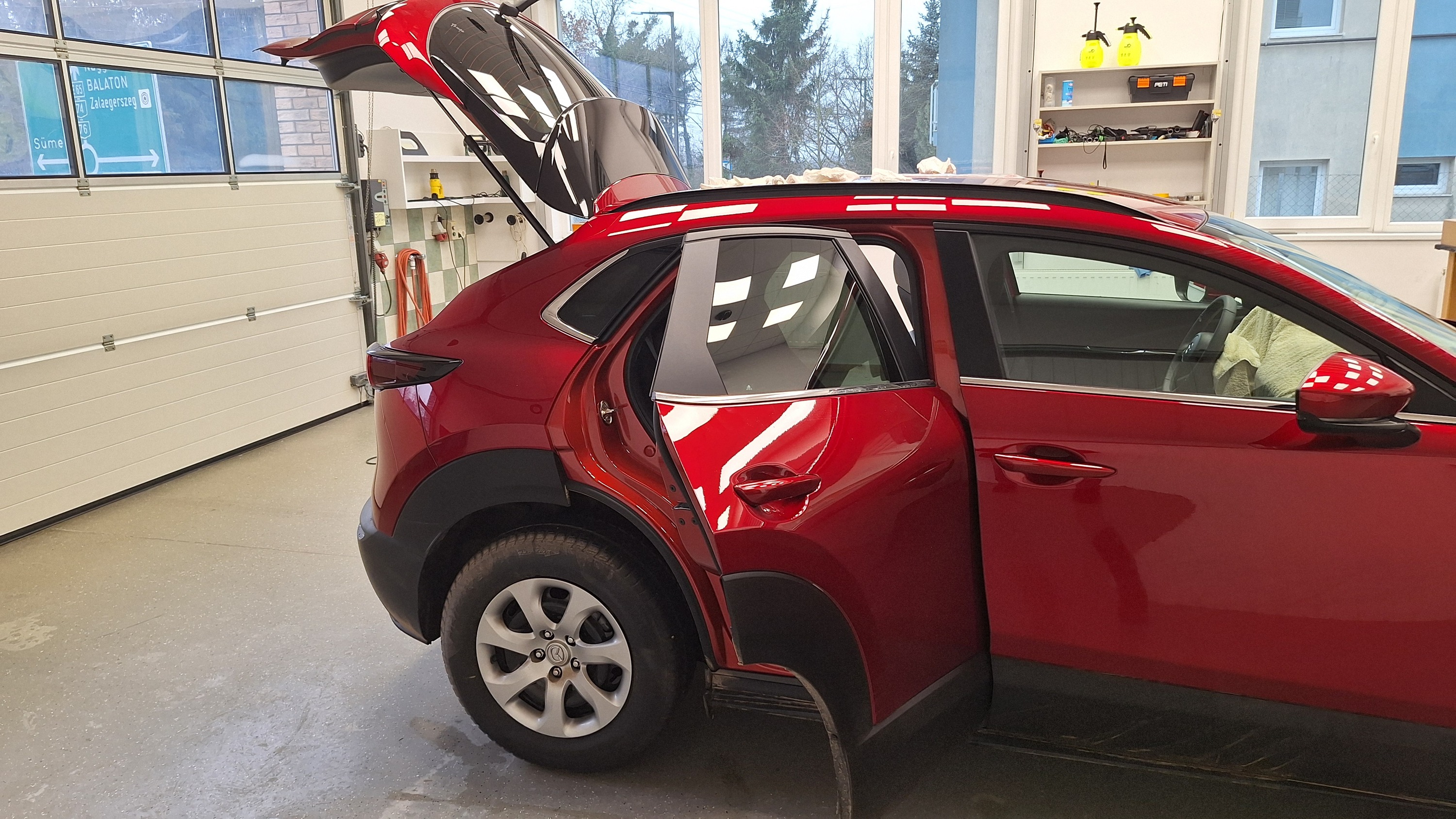 Beim Folieren der Scheiben