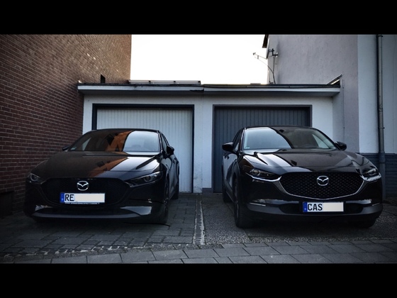 Mazda-Treffen, beide nigelnagelneu ?